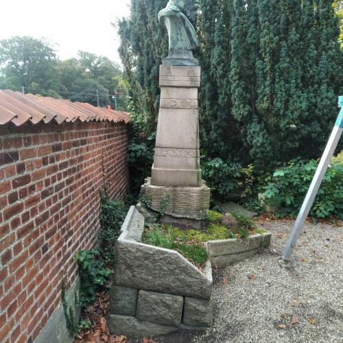 Säkring av kulturhistoriska gravstenar på Solbjerg Park kyrkogård i Köpenhamn - Före